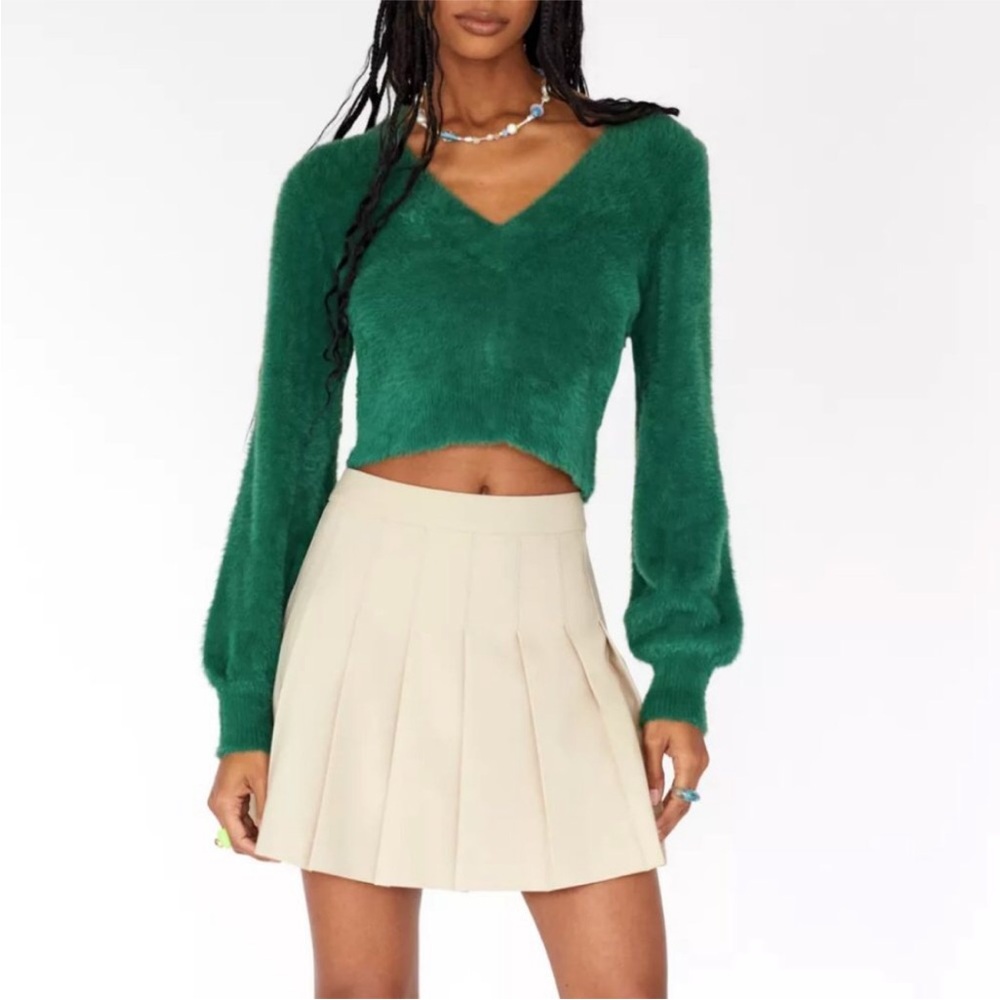NWOT Aritzia Sunday Best fluffy v-neck sweater